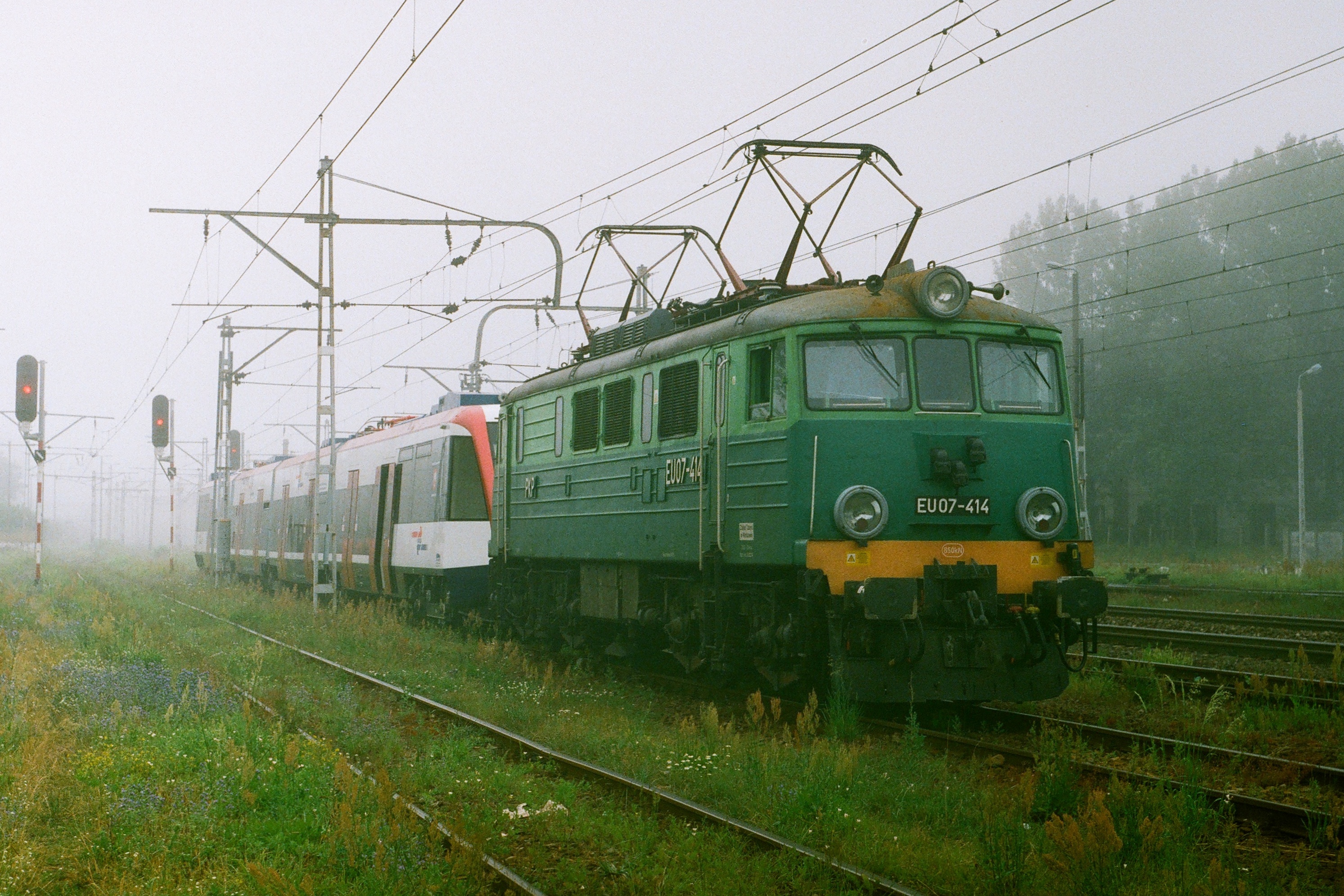 Lokomotywa EU07 z pociągiem EN95