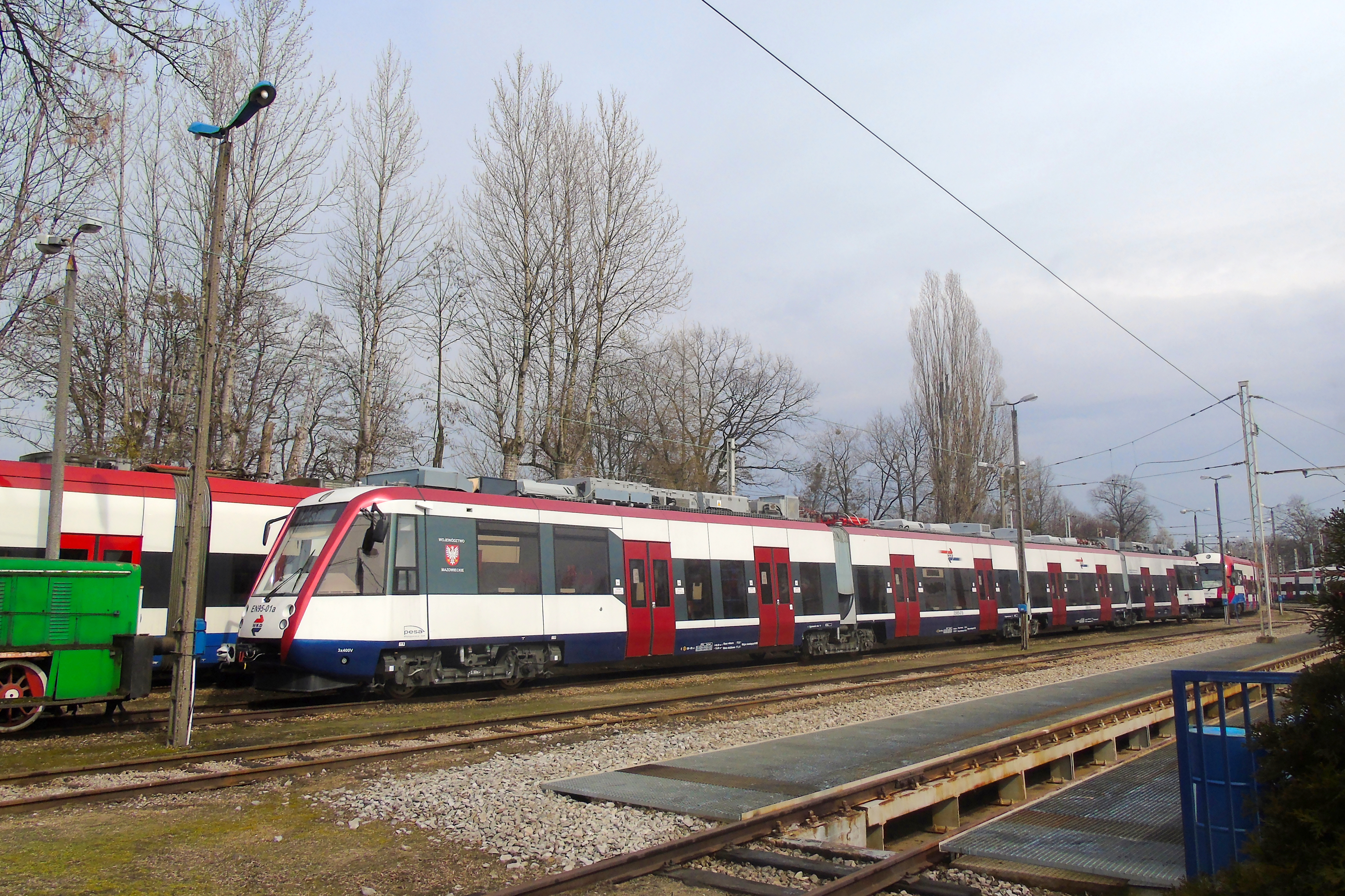 Pociąg EN95 na terenie zaplecza WKD