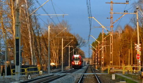 Organizacja ruchu pociągów na linii WKD w okresie 13.03.2023 - 30.04.2023: ograniczenia w dni powszednie