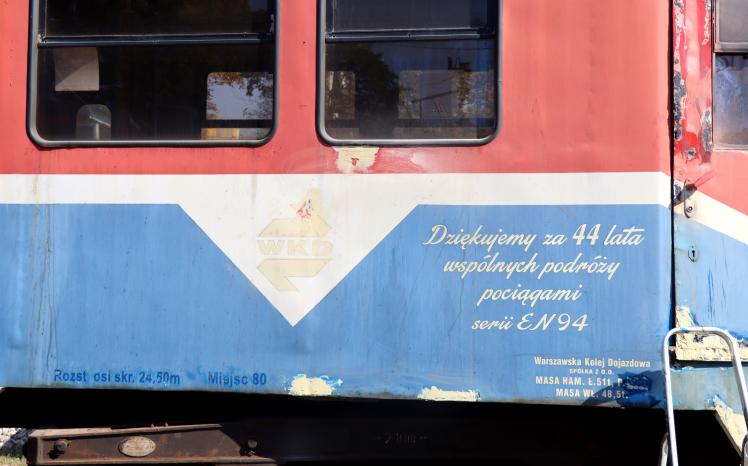 11._zniszczone_poszycie_pociągu_en94-17