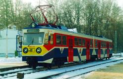 3._pociąg_en94-17_na_st._podkowa_leśna_główna