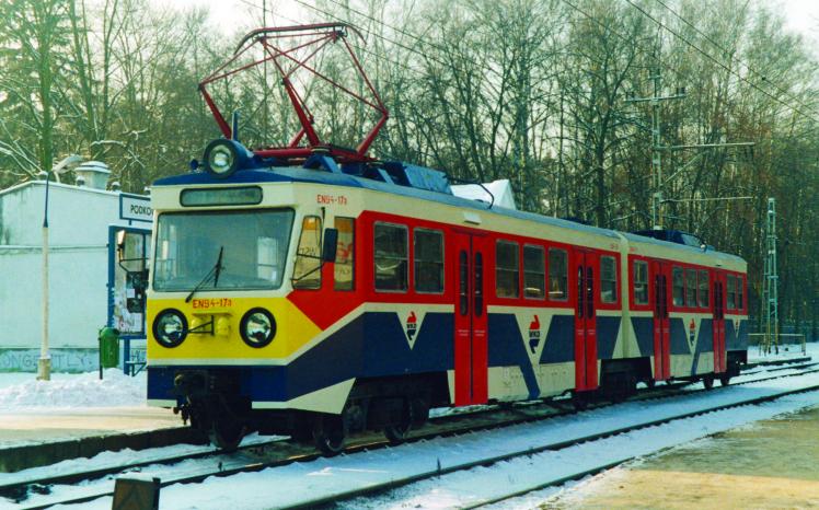 3._pociąg_en94-17_na_st._podkowa_leśna_główna