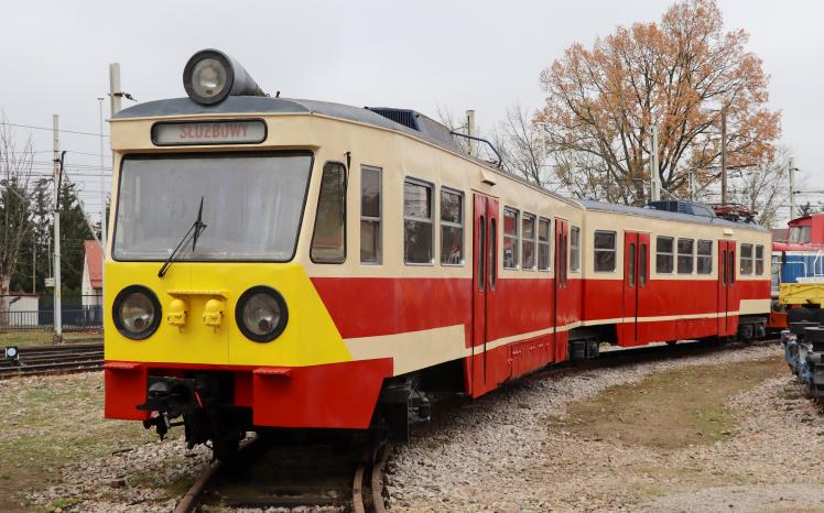 38._pociąg_en94-17_w_trakcie_prac_renowacyjnych