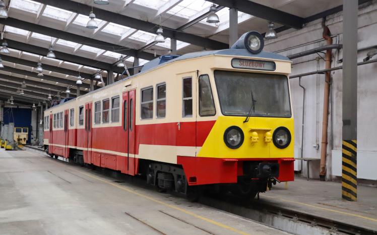 40._pociąg_en94-17_w_trakcie_prac_renowacyjnych