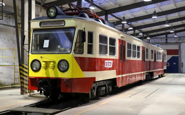 41._pociąg_en94-17_w_trakcie_prac_renowacyjnych
