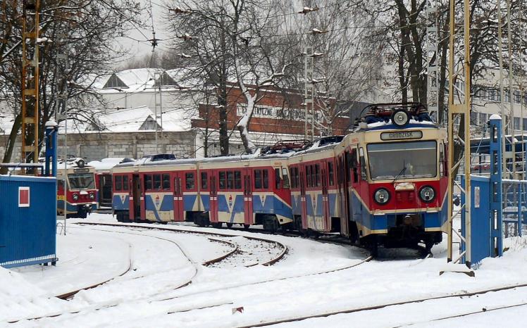 5._pociąg_en94-17_na_terenie_zaplecza_wkd_w_grodzisku_mazowieckim